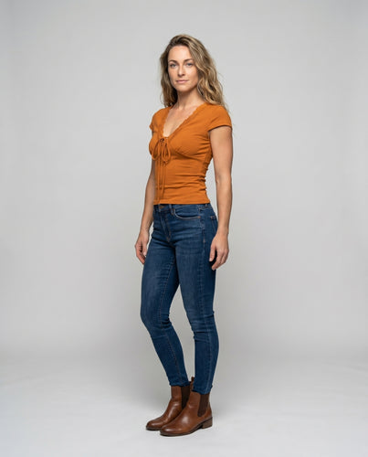 Damen Stricktop mit nostalgischem Spitzeneinsatz und verstellbarem Kordelzug