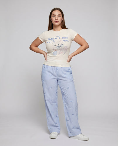 Damen T-Shirt mit verspieltem Katzenmotiv und ribbstoffartiger Struktur
