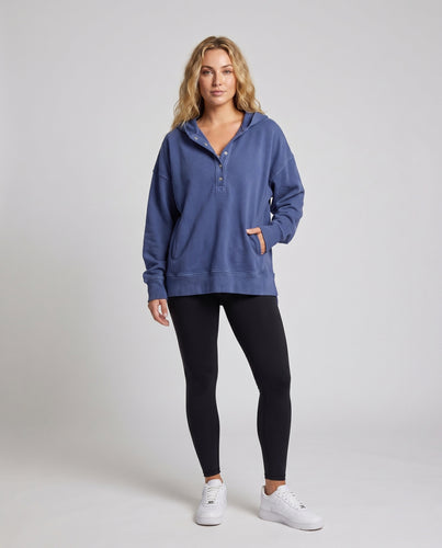 Damen lässiger Hoodie mit Knopfleiste und seitlichen Schlitzen EB