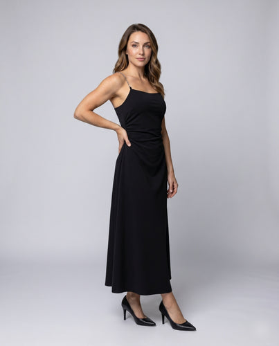 Damen Abendkleid mit schmalen Trägern und eleganten Details