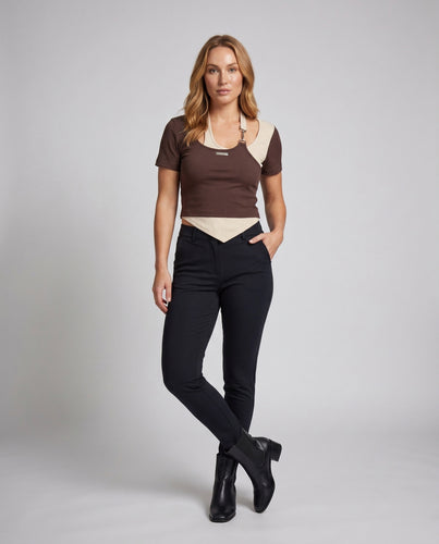 Damen cropped T-Shirt mit asymmetrischem Design und modischen Trägerdetails