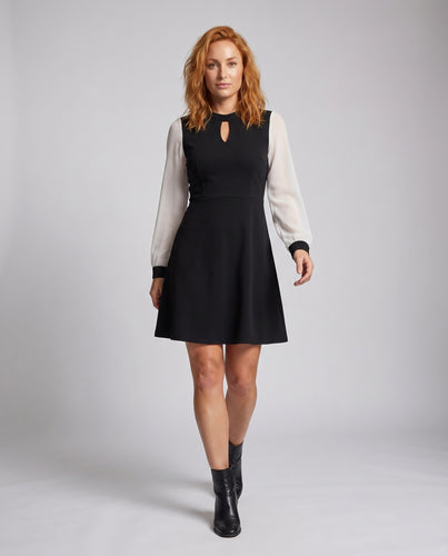 Damen Elegantes Kleid mit transparenten Ärmeln und schwingendem Rock