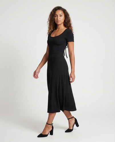 Damen Kleid mit elegantem Raffungseffekt und charmantem Rückenausschnitt