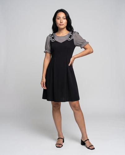 Damen Kleid mit illusionärem Oberteil und Rüschendetails