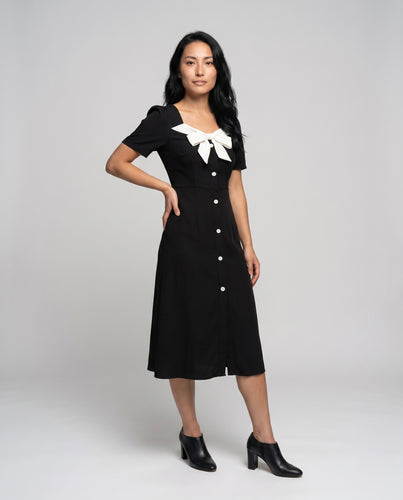 Damen Kleid mit modischem Schleifenkragen und Knopfverschluss