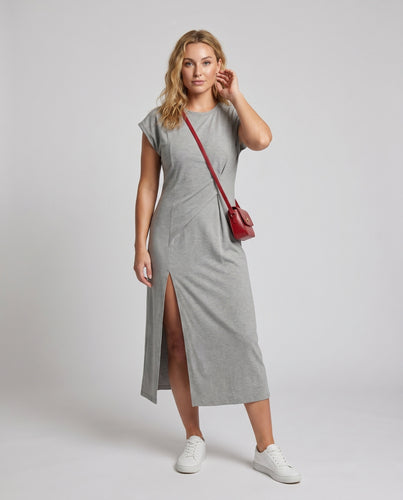 Damen Kleid mit seitlichem Schlitz und minimalistischer Silhouette