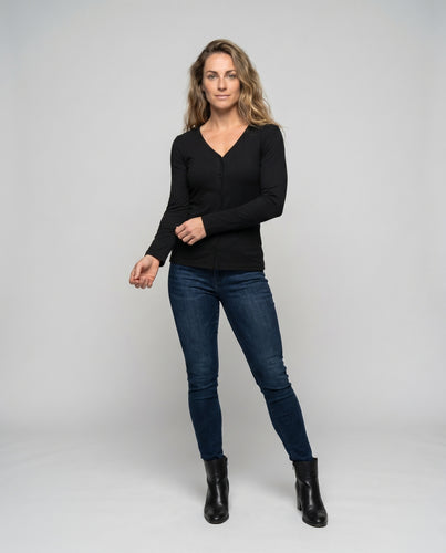 Damen Langarmoberteil mit V-Ausschnitt und eleganten Knöpfen