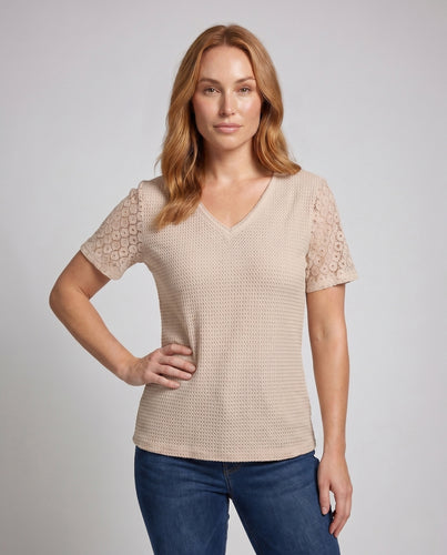 Damen Strickbluse mit feinem Lochmuster und dekorativen Knöpfen EB