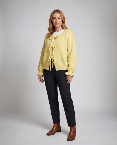 Damen Strickbluse mit romantischem Schnürausschnitt EB
