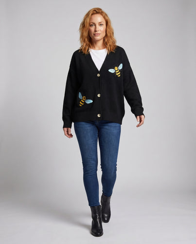 Damen Strickjacke mit liebevollem Bienenmotiv und bequemer Passform EB
