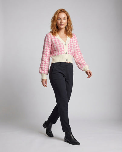 Damen Strickjacke mit modernem Hahnentrittmuster und funkelnden Knöpfen EB