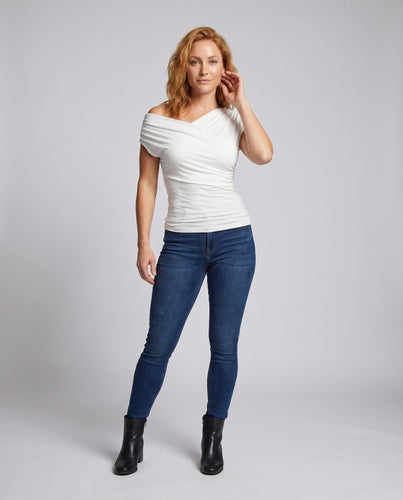 Damen Wickeloberteil mit elegantem V-Ausschnitt und feinen Rippstrukturen EB