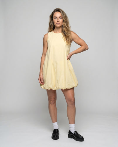 Damen Modisches Oversized Kleid mit weitem Saum und ärmellosem Design EB