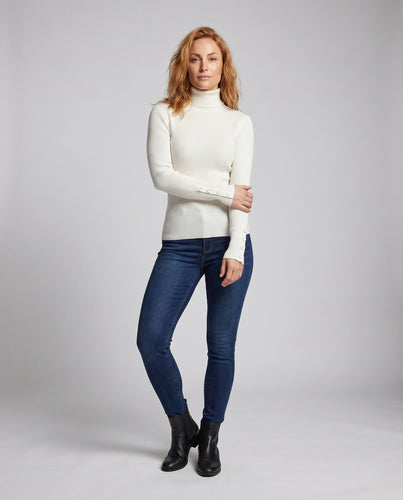 Damen Rollkragenpullover mit Knopfdetail und feiner Rippstruktur EB