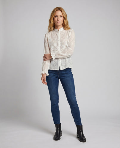 Damen Elegante Bluse mit floralen Stickereien und femininen Puffärmeln EB