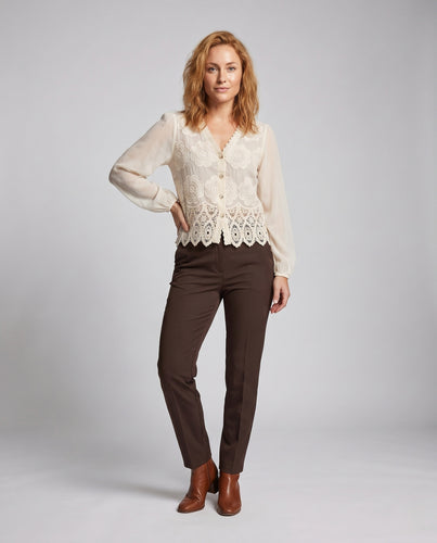 Damen gehäkelte Strickweste mit floralen Applikationen EB