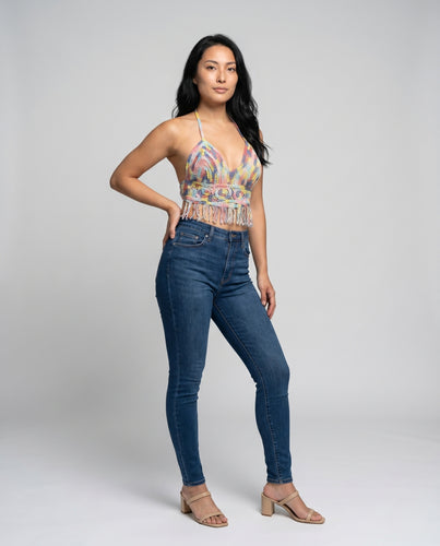 Damen gehäkeltes Bikinioberteil mit bunten Troddeln und fransigen Details EB