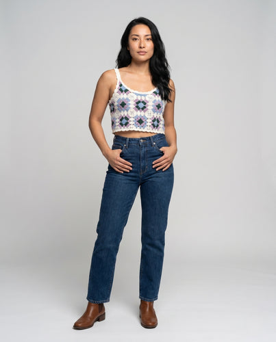 Damen gehäkeltes Crop-Top mit buntem Patchwork-Design EB