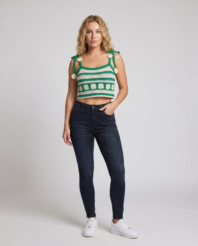 Damen gehäkeltes Crop-Top mit bunten Blumenmustern und verspielten Trägern EB