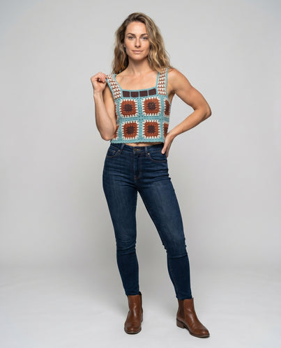 Damen gehäkeltes Crop-Top mit einzigartigem Retro-Design und bunten Applikationen EB