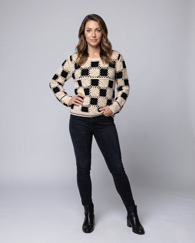Damen gehäkeltes Oberteil mit quadratischen Motiven EB