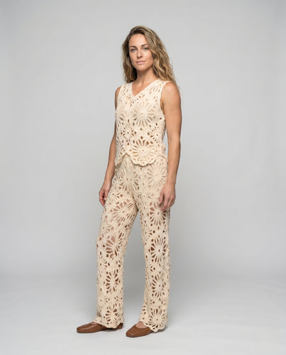 Damen Häkelanzug mit floralen Details EB