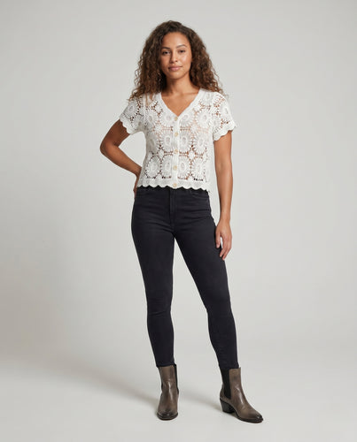 Damen Häkelbluse mit floralen Motiven und dekorativer Knopfleiste EB