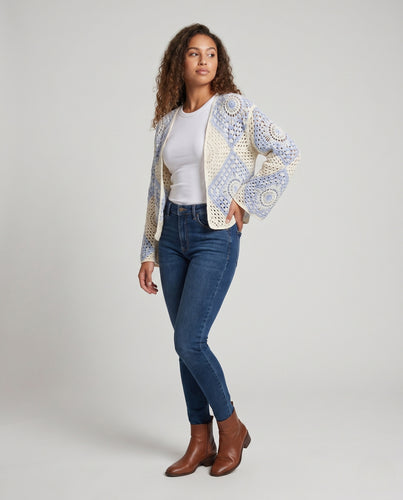 Damen Häkeljacke mit bunten Muster-Elementen und Bindegürtel EB