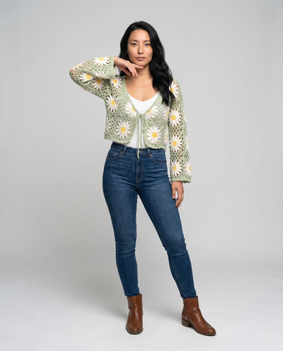 Damen Häkeljacke mit floralem Design und ausgestellten Ärmeln EB
