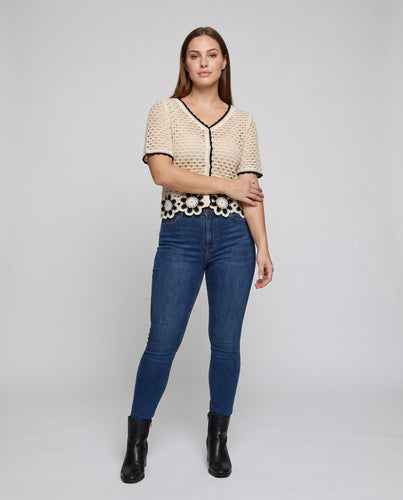 Damen Häkeloberteil mit floralen Details EB
