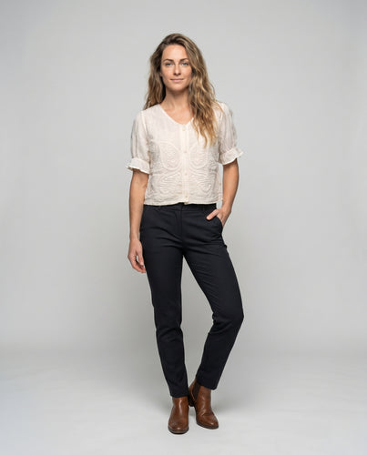 Damen Häkeloberteil mit modernem Design und floralem Muster EB