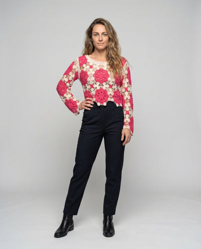 Damen Häkelpullover mit floralen Mustern und dekorativen Fransen EB