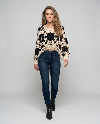 Damen Häkelpullover mit floralen Mustern und fransigem Saum EB