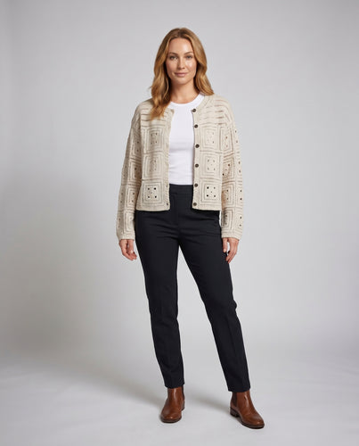 Damen handgehäkeltes Cardigan mit dekorativem Design EB