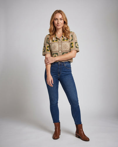 Damen handgehäkeltes Crop-Top mit einzigartigen geometrischen Mustern EB