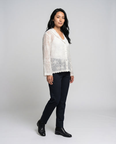 Damen luftige Bluse mit feiner Stickerei EB