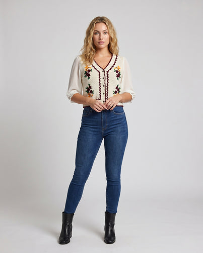 Damen Luftige Bluse mit floralen Stickereien und Rüschendetails EB