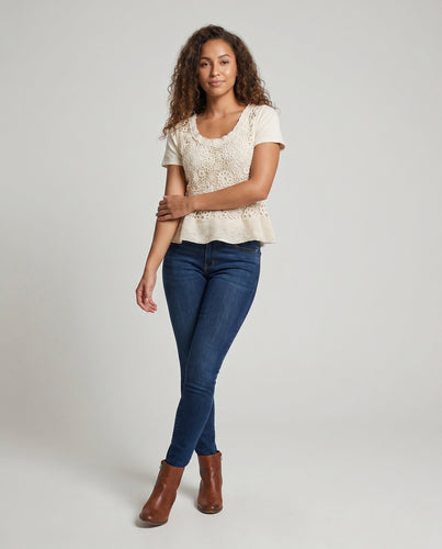 Damen luftige Häkelbluse mit floralen Akzenten und Knopfleiste EB