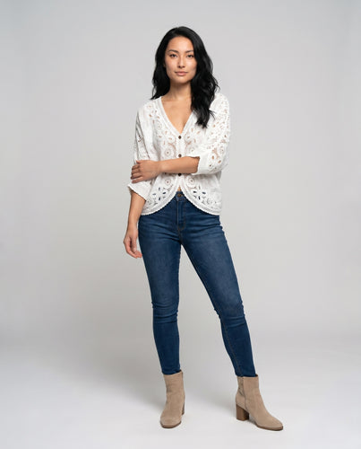Damen luftige Häkeljacke mit floralen Applikationen EB