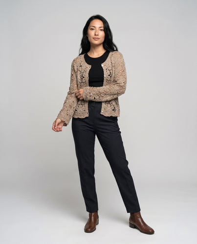 Damen luftige Häkeljacke mit floralen Mustern und Knopfleiste EB