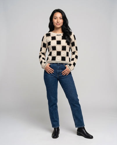 Damen luftiger Häkelpullover mit quadratischem Muster EB