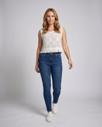 Damen luftiges gehäkeltes Top mit fransigen Details EB