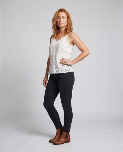 Damen zarte Häkelbluse mit eleganten Rüschendetails EB