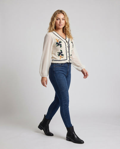 Damen Boho-Chic Bluse mit floralen Applikationen und transparenten Ärmeln EB