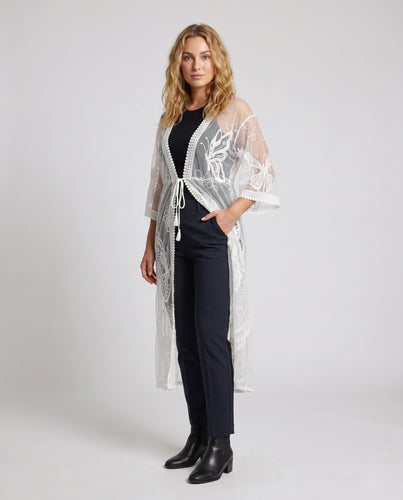 Damen elegante Häkelrobe mit floralen Schmetterlingsmotiven EB
