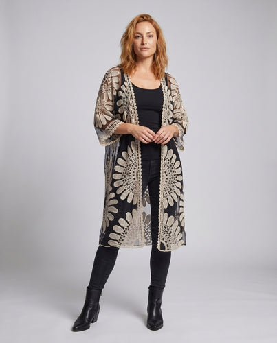 Damen elegantes, handgehäkeltes Kaftan mit floralem Design EB