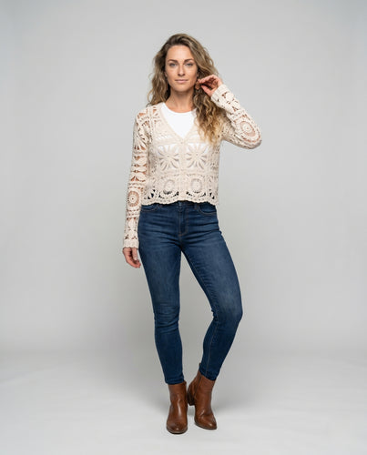 Damen gehäkelte Strickjacke mit floralen Mustern und Knopfdetails EB