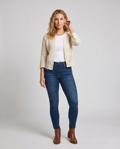 Damen gehäkelte Strickjacke mit offenen Maschen und süßen Rüschendetails EB