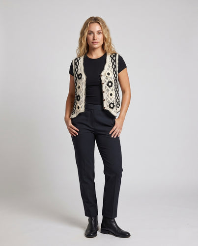 Damen gehäkelte Strickweste mit floralen Akzenten und geometrischem Design EB