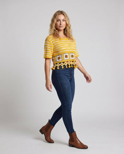 Damen gehäkeltes Crop-Top mit buntem Fransen-Design EB